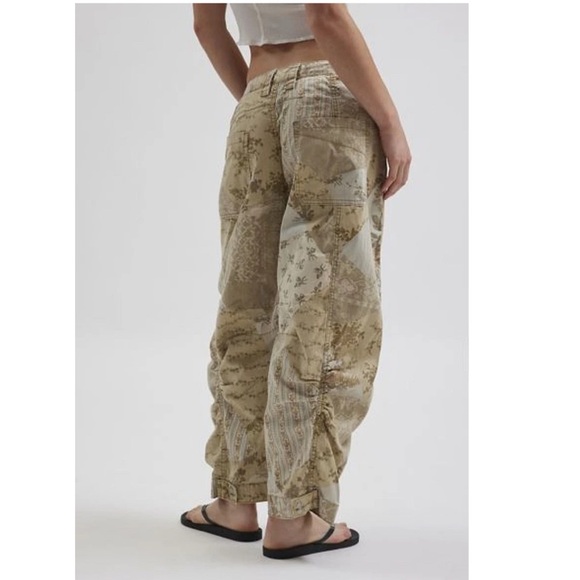 BDG UO The Elise Barrel Leg Floral Patchwork Boho Grannycore Cotton Pants Size 4 - Picture 3 of 16